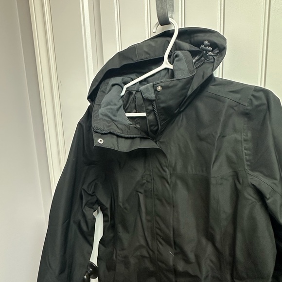 Helly Hansen rain coat. New with tags. Size medium. - Picture 2 of 6